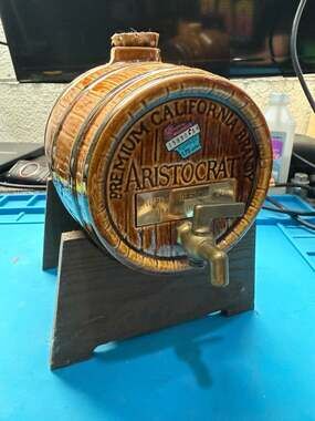Vintage Aristocrat Premium California Brandy Ceramic Barrel DecanterWooden Stand